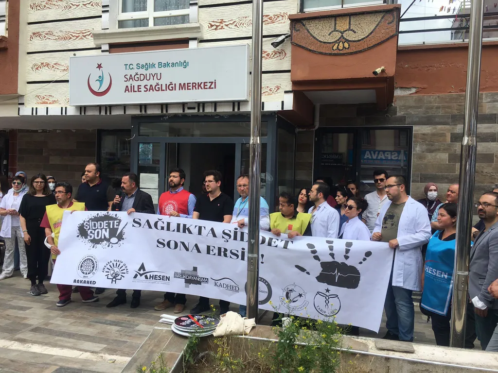 SAĞLIKTA ŞİDDETE SON VERİN!