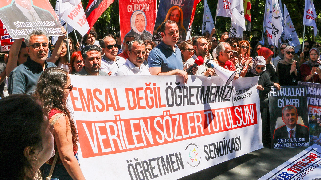 Öğretmene Şiddete Karşı Omuz Omuza! - Gorsel 2