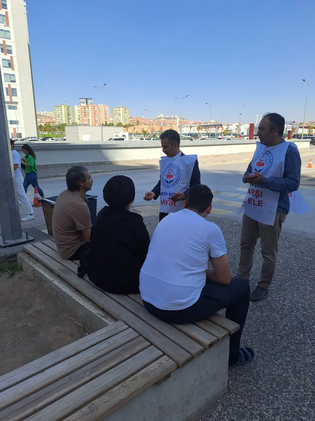 Sağlıkta Şiddetin Önlenmesi İçin Halka Bildiri Dağıttık - Gorsel 3